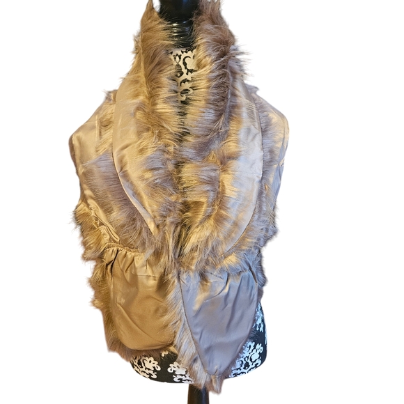 Cape S/M Cropped Short Stole Shawl Fuax Fur Golden Tan Mobwife New Years Party - Picture 6 of 12